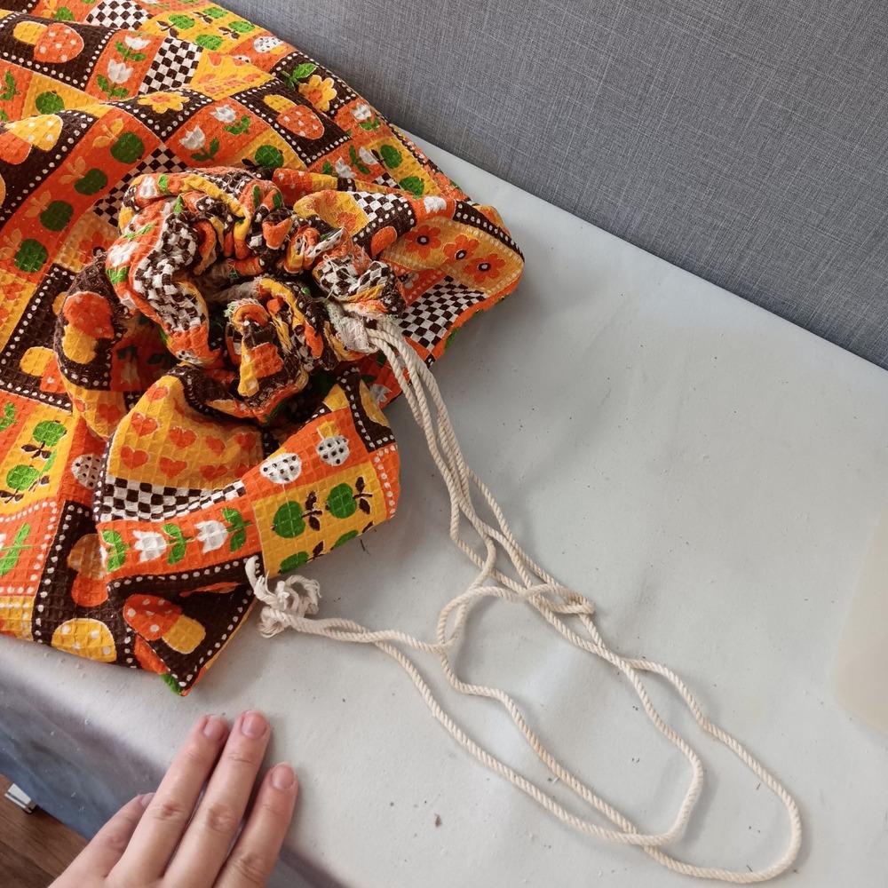 VTG Waffle Weave Laundry Bag Mushroom Apple Floral Drawstring Orange Retro 70s - Picture 4 of 9